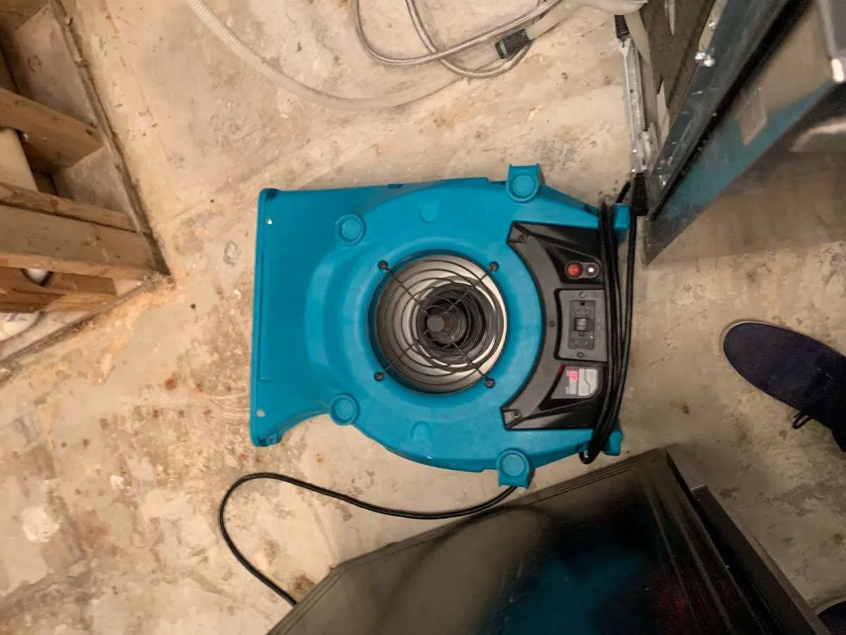 Air mover drying equipment for Mold Remediation & Removal in Whispering Pines